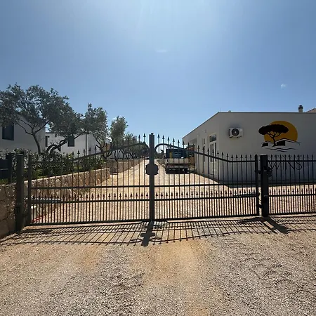 Mobile Aura, Village Twins